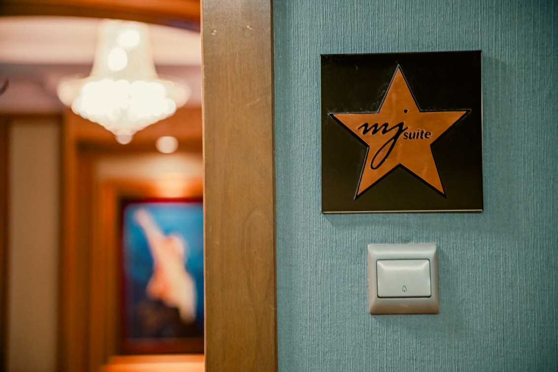 From the Vault: Exclusive Tour of the Michael Jackson Suite
